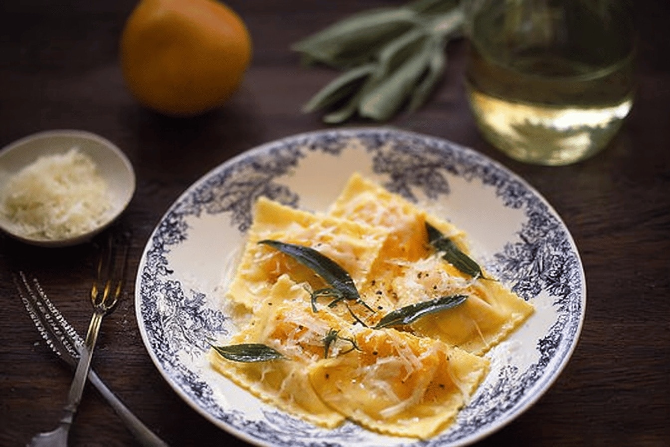 Raviolis à la courge et beurre de sauge – Recette facile et gourmande d’automne