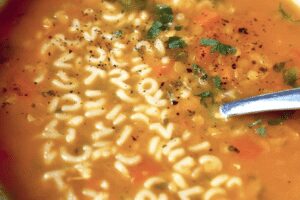 soupe alphabet au bouillon légumes lentilles